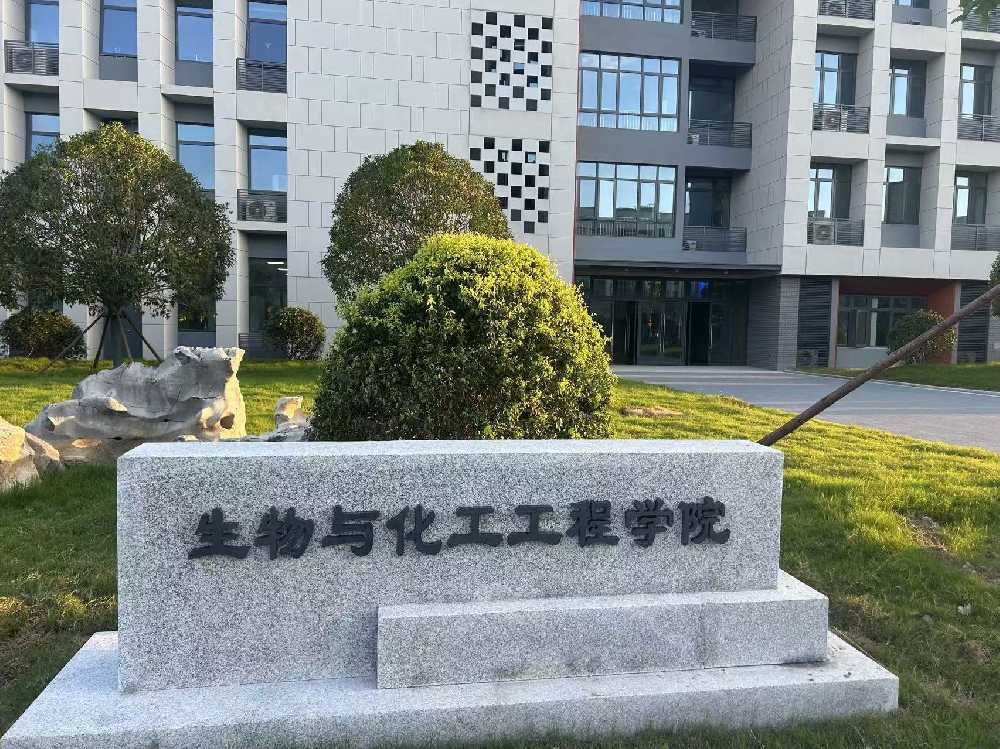 龙湾区扬州职业大学体育场高杆灯项目
